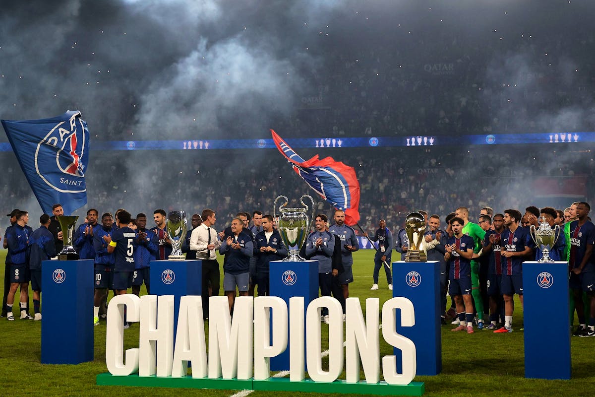 PSG players celebrated their five trophies. PSG players celebrated their five trophies.